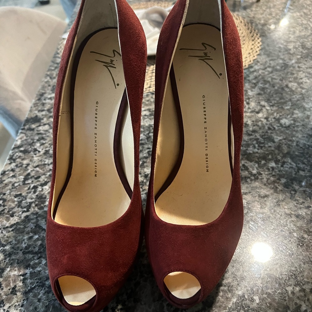 Vero Cuoio Red High Heel Peep-Toe Pumps